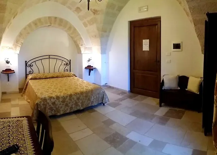 مزرعة للإقامة Masseria De Michele *
